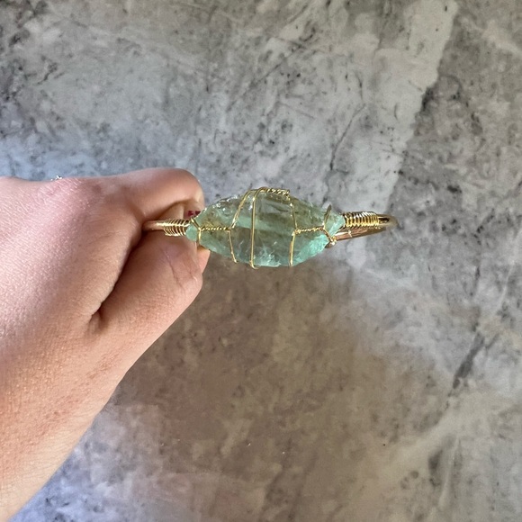 Natural Cut Chunky Wire Wrapped Aventurine Bracelet Gold Hardware - Picture 3 of 4